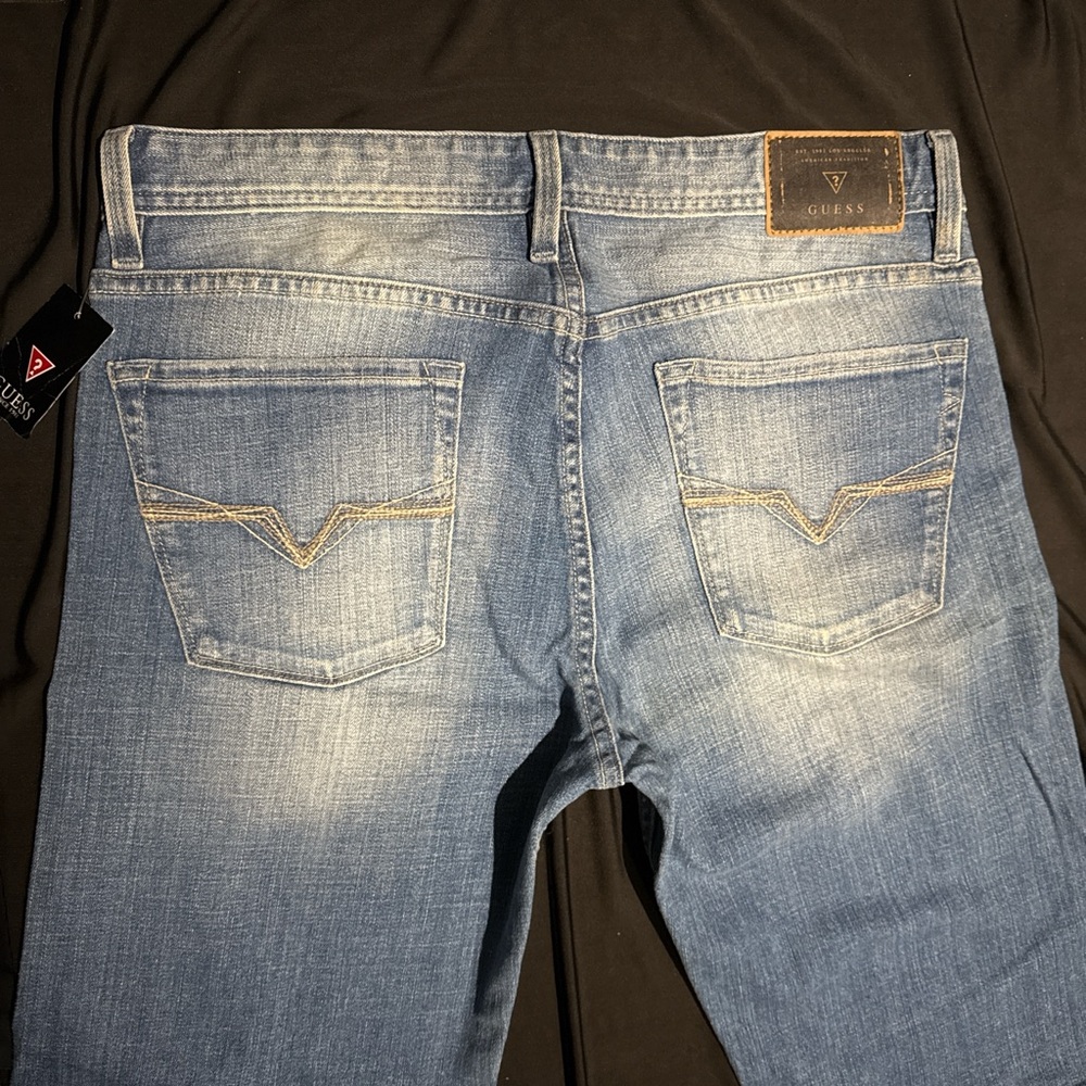 New Men’s Guess Lincoln Slim Straight Distressed Denim jeans 32 X 33.5”